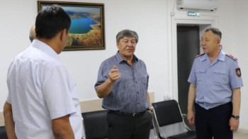 Фотография к новости: Павлодарда сенат депутаттары халықпен жүздесу кеңсесінің жұмысымен танысты