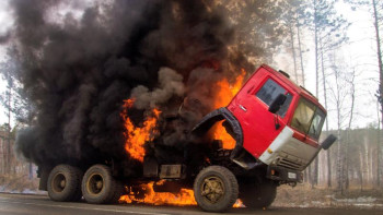Фотография к новости: Павлодарда 700 литр жанар-жағармай тиелген жүк көлігі өртенді