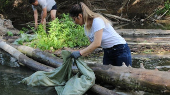 Фотография к новости: Семейде «Бірге – таза Қазақстан» экологиялық акциясы жалғасын табады