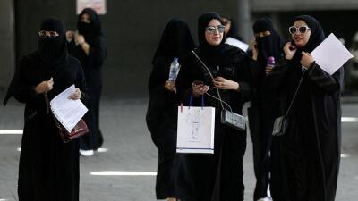 Сауд Арабиясында әйелдерге өздігінен саяхаттауға рұқсат берілді