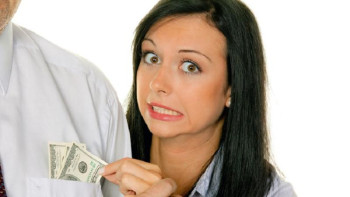 Фотография к новости: Ақмолада күйеуінің ақшасын жымқырып келген әйел ұсталды