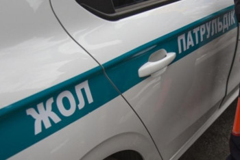 Фотография к новости: Полицейлер толғағы қысқан әйелді босандырып алды