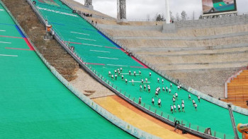 Фотография к новости: Щучинскіде трамплинге жүгіріп шығудан халықаралық жарыс өтіп жатыр 