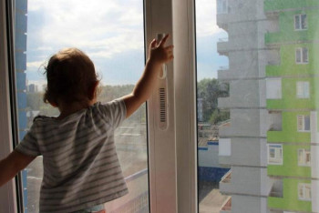 Фотография к новости: Павлодарда 4 жасар бала көпқабатты үйден құлап, қаза болды