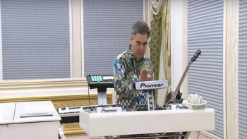 Фотография к новости: Түрікменстан президентінің демалысы: жаңа ән жазып, кітап шығарды