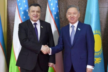 Фотография к новости: Өзбек Парламентінің төрағасы «Абай-175» челленджін Нығматулиннен қабылдады