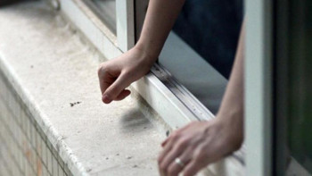 Фотография к новости: Елордада ер адам ұрыс-керістен кейін көпқабатты үйден құлап кетті