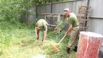Фотография к новости: "Бірге – таза Қазақстан" акциясын жамбылдық әскерилер жалғастырды