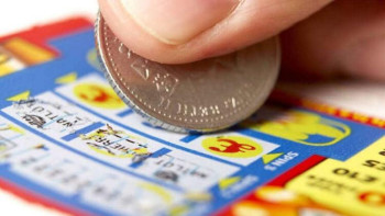 Фотография к новости: Қостанай облысында әйел 2 млн ұтып алып, оны алып кетуге келмей жатыр