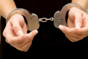 Фотография к новости: Екі баласы мен күйеуін улап өлтірген әйел сотталды