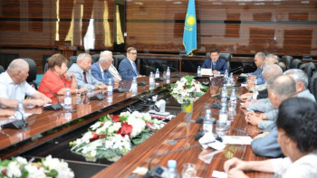 Фотография к новости: «Шымкент пен Түркістан бөлінгенімен, ел іргесі бөлінген жоқ» - Ерлан Айтаханов