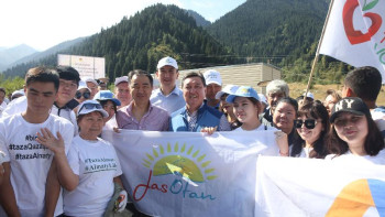 Фотография к новости: Асқар Мамин экологиялық сенбілікке қатысты