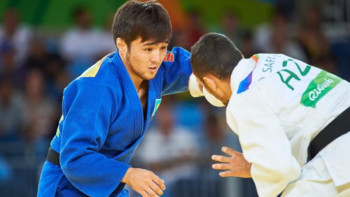 Фотография к новости: Елдос Сметов балаларға мастер-класс өткізді