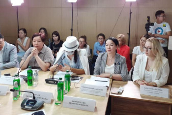 Фотография к новости: Пойызда зорлық көрген қыз басынан өткенін айтып берді