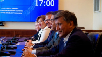 Фотография к новости: Жаңадан тағайындалған сенаторлар куәлігін алды