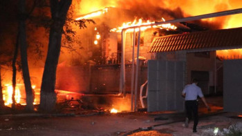 Фотография к новости: Алматыда мас жүргізушінің кесірінен бүтін бір отбасы жанып кете жаздады