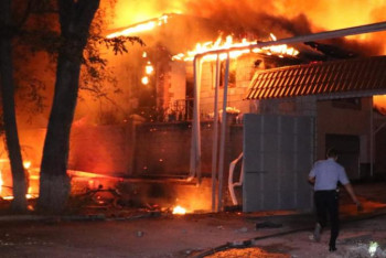 Фотография к новости: Алматыда мас жүргізушінің кесірінен бүтін бір отбасы жанып кете жаздады