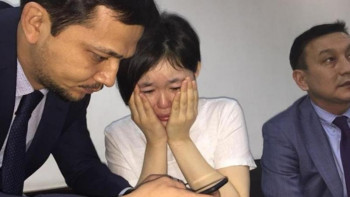 Фотография к новости: Ақжарқын Тұрлыбай апелляцияның екінші отырысын күтеді 