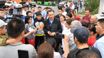 Фотография к новости: Сағынтаев сел өткен аудан тұрғындарымен кездесті