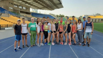 Фотография к новости: Жеңіл атлетикадан еліміздің жасөспірімдер құрамасы шетелдік маманмен жаттығуда 