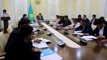 Фотография к новости: АӘК алатын және көпбалалы отбасыларға 100 білім гранты бөлінді