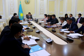 Фотография к новости: АӘК алатын және көпбалалы отбасыларға 100 білім гранты бөлінді