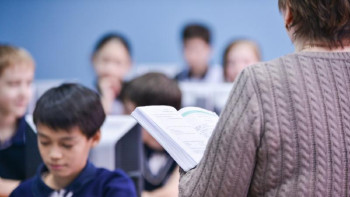 Фотография к новости: Білім министрі ұстаздарды зейнетке ерте шығаруға қатысты пікір білдірді