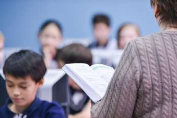 Фотография к новости: Білім министрі ұстаздарды зейнетке ерте шығаруға қатысты пікір білдірді