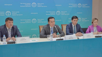 Фотография к новости: Нұр-Сұлтан әкімдігі мұқтаж отбасыдан шыққан 7000 балаға мектеп формасын алып береді