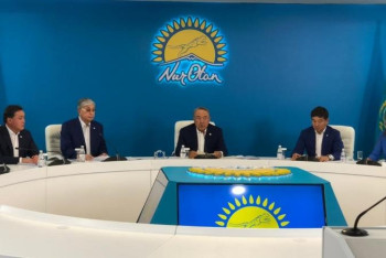 Фотография к новости: Елбасы мен президент сайлау кезеңіне дайындық жұмыстарын талқылап жатыр