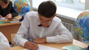 Фотография к новости: «Ақшасын төлейді, отбасымен шешеді» – Аймағамбетов ақылы мектеп олимпиадалары туралы