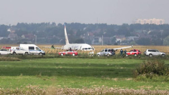 Фотография к новости: Апаттық жағдайда қонған ұшақтың 76 жолаушысына көмек көрсетілді