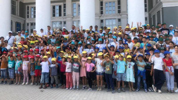 Фотография к новости: Арыстан келген балалар Балқаштың көрнекті жерлерін аралады