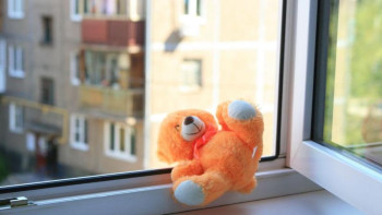 Фотография к новости: ШҚО-да жыл басынан бері жеті бала терезеден құлап кетті