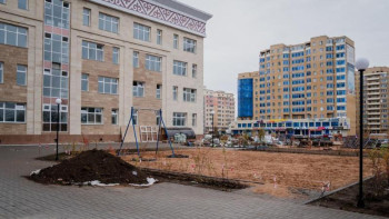 Фотография к новости: Нұр-Сұлтан әкімі жаңа мектептің құрылысымен танысты 