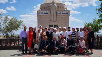 Фотография к новости: Ақтөбеде мемлекеттік қызметкерлер киелі жерлерді аралады