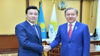 Фотография к новости: Нығматулин Қытайдың Қазақстандағы елшісін қабылдады