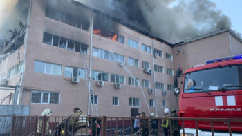 Фотография к новости: Атырау қаласының драма театрында шыққан өрт сөндірілді