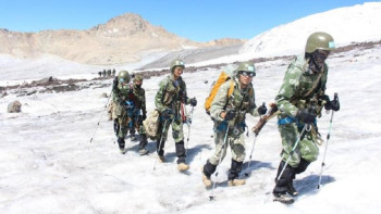 Фотография к новости: Альпинистерді жаяу іздеу де тиімсіз – Қорғаныс министрлігі