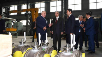 Фотография к новости: Тоқаев «Сарыарқа» арнайы экономикалық аймағына және «Әлфарух» логистикалық орталығына барды