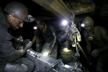 Фотография к новости: Елбасы кеншілерді Шахтер күнімен құттықтады