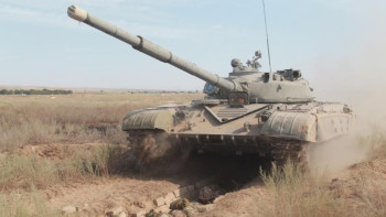 Фотография к новости: Бірінші курс курсанттары «танктің астына жату» жаттығуын орындады