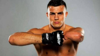 Фотография к новости: Бір қолы жоқ спортшы турнирде алғаш рет өнер көрсетіп, қарсыласын жеңді