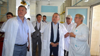 Фотография к новости: Мәжлісмендер аймақ тұрғындарымен кездесті