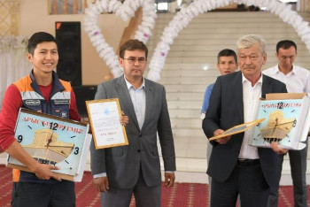 Фотография к новости: Арыста белсенді құрылысшылар марапатталды