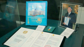 Фотография к новости: Елбасы кітапханасында Конституция күніне арналған көрме ашылды