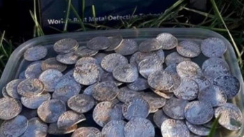 Фотография к новости: Ұлыбританияда тиын толы ірі қазына табылды