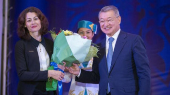 Фотография к новости: ШҚО-да 10 мұғалімге пәтер кілті табысталды