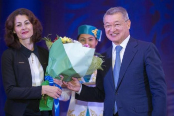 Фотография к новости: ШҚО-да 10 мұғалімге пәтер кілті табысталды