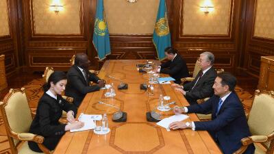 Президент Лассина Зербоны Назарбаев сыйлығына ие болуымен құттықтады